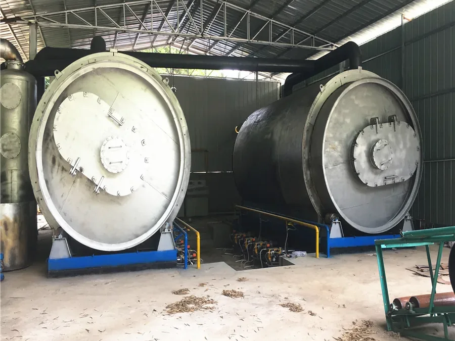 Batch tire pyrolysis reactors used before recovered carbon black refining