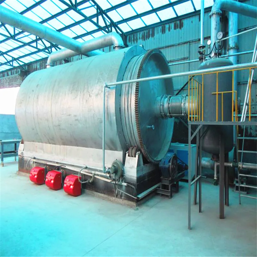 Industrial waste tire pyrolysis reactor for recovered carbon black production